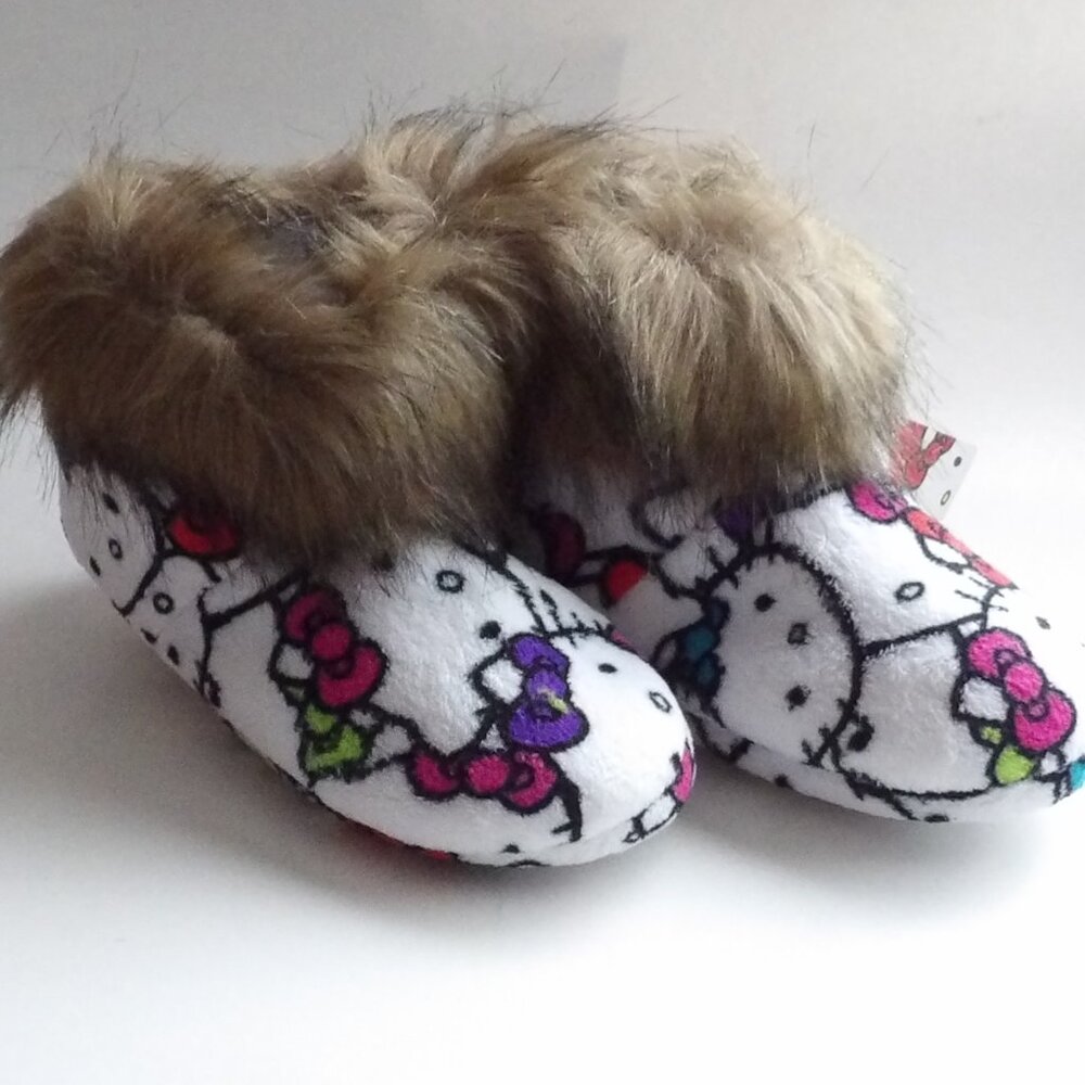 HELLO KITTY Girls Bootie Style Slippers White Faux Fur Accent Size 11 - 12  NWT - Picture 6 of 6